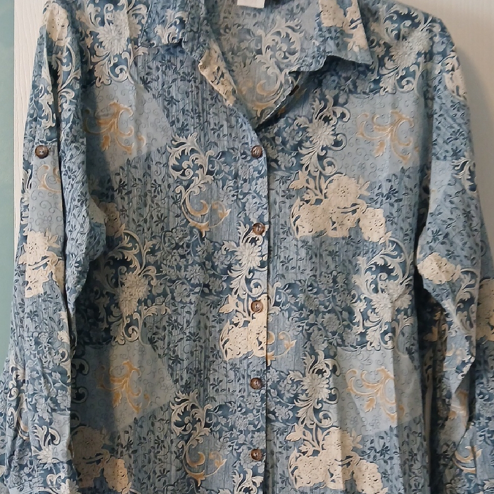 Chic Blue and Cream Floral Button Down Shirt